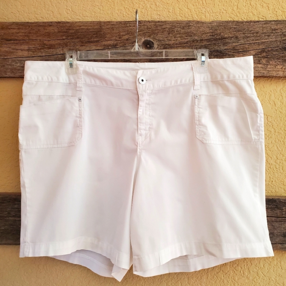 Lane Bryant Bermuda Shorts White sz. 20